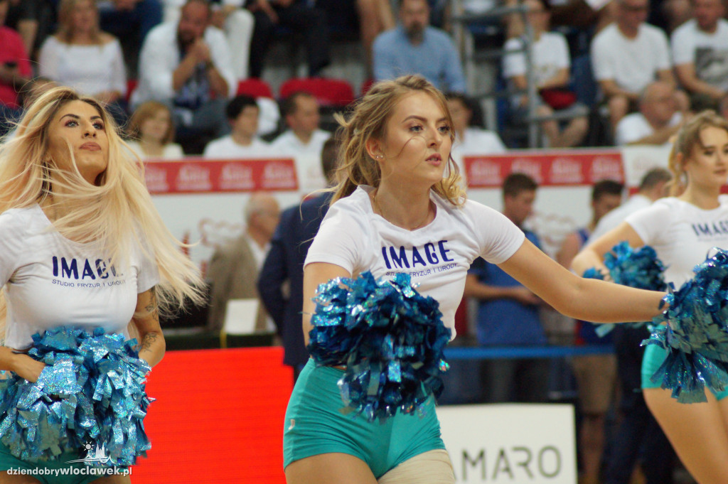 Cheerleaderki na 4. meczu finału