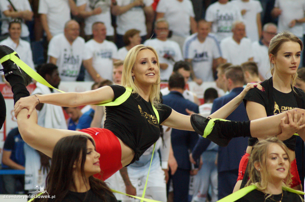 Cheerleaderki na 4. meczu finału