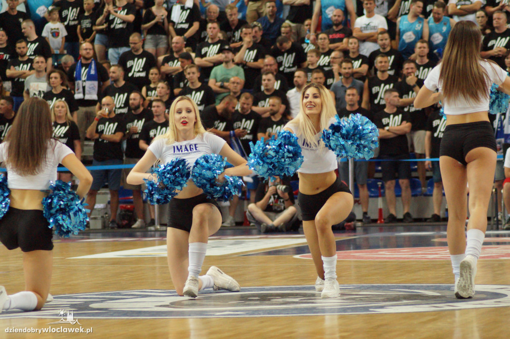 Cheerleaders na 6. meczu finału