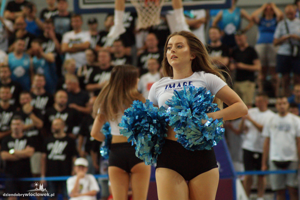 Cheerleaders na 6. meczu finału