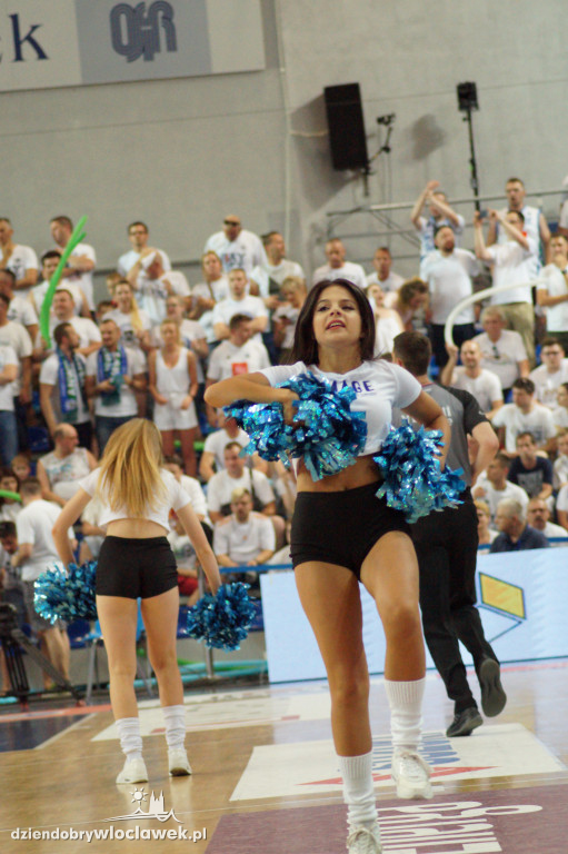 Cheerleaders na 6. meczu finału