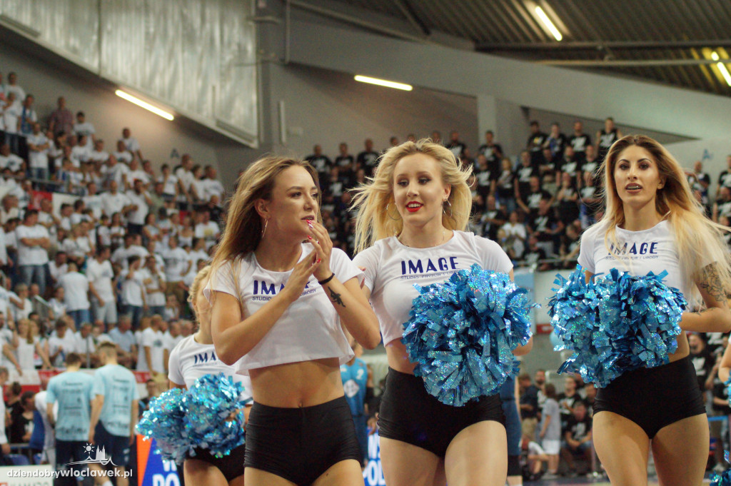 Cheerleaders na 6. meczu finału