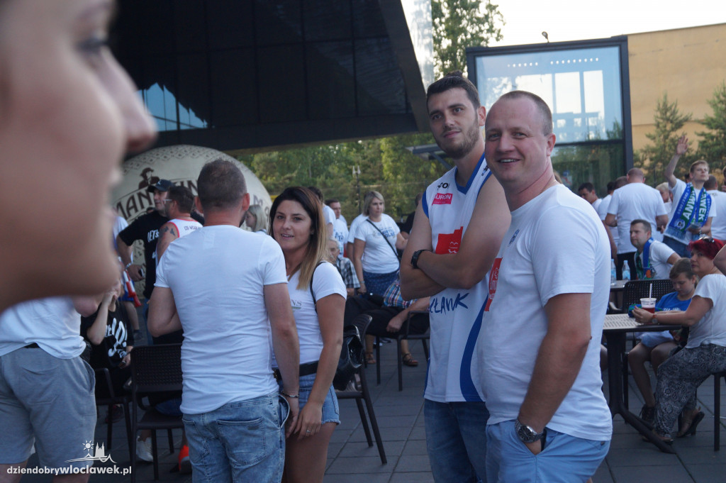 Kibice na ostatnim meczu finału