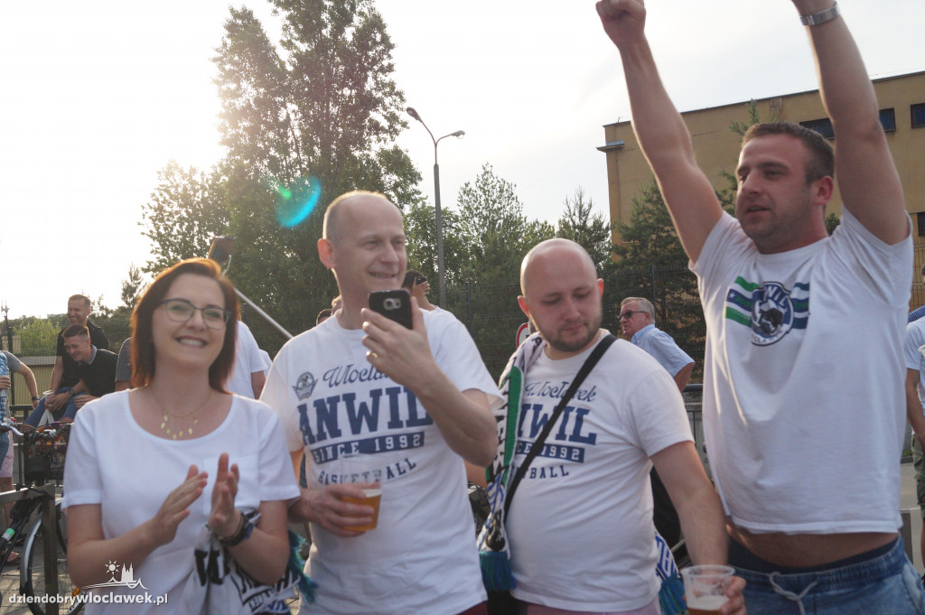 Kibice na ostatnim meczu finału