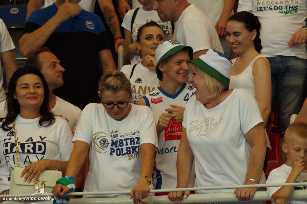 Kibice na ostatnim meczu finału