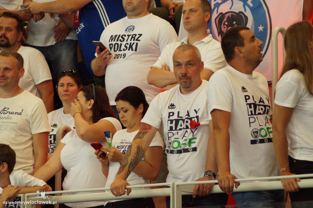 Kibice na ostatnim meczu finału