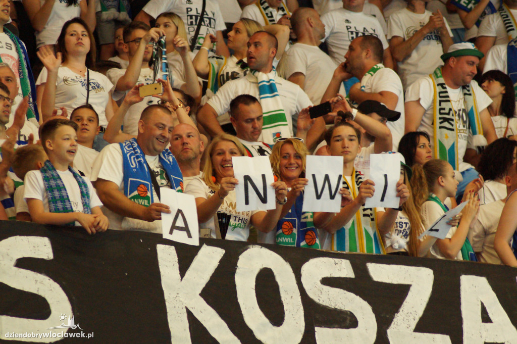 Kibice na ostatnim meczu finału