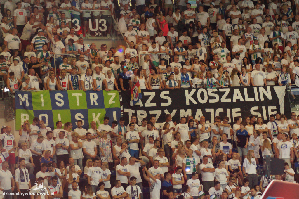 Kibice na ostatnim meczu finału