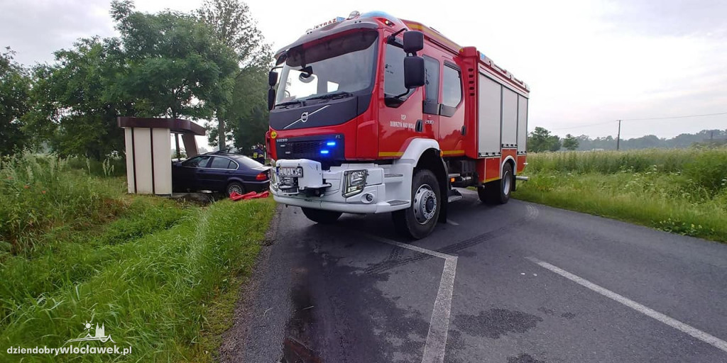 30-latek uderzył w wiatę autobusową
