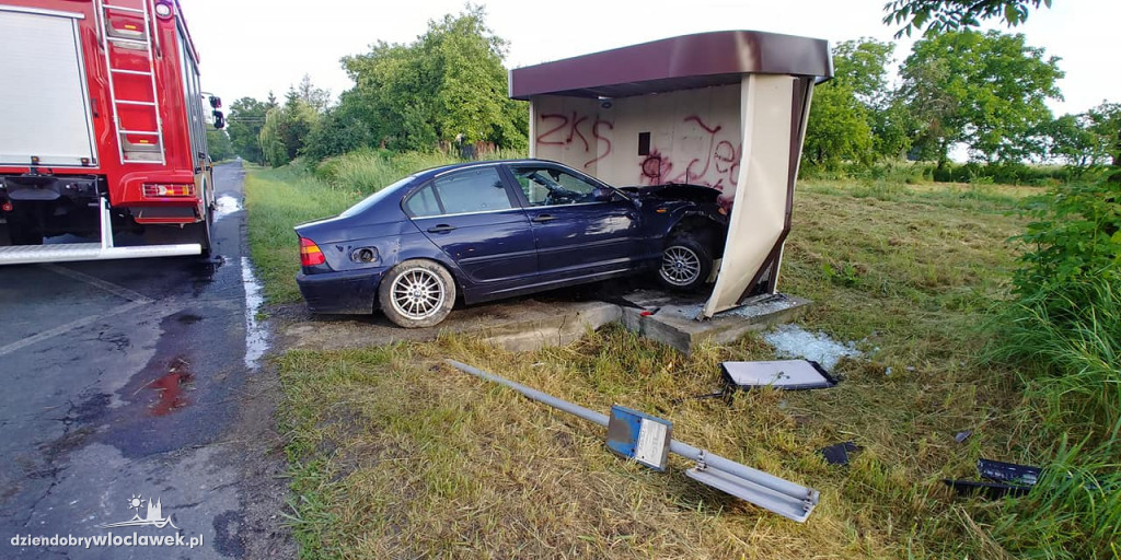 30-latek uderzył w wiatę autobusową
