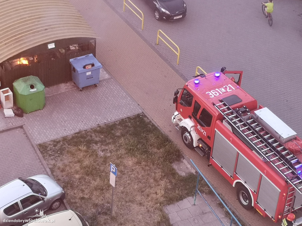 Pożar śmietnika na ul. Wiejskiej