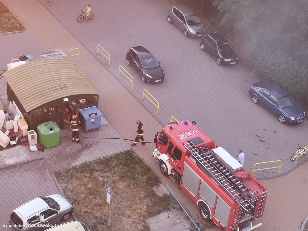 Pożar śmietnika na ul. Wiejskiej