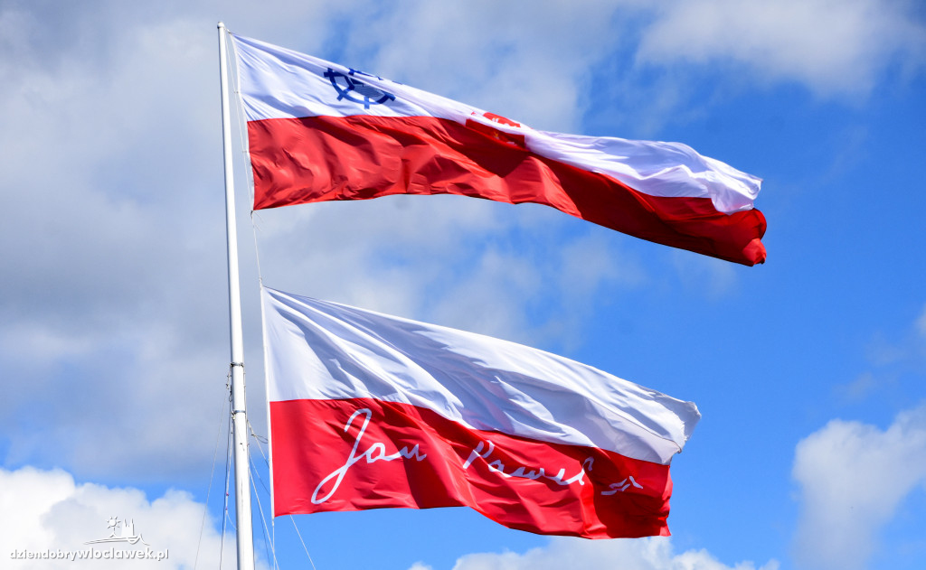 Przypłynęli do Włocławka tratwą