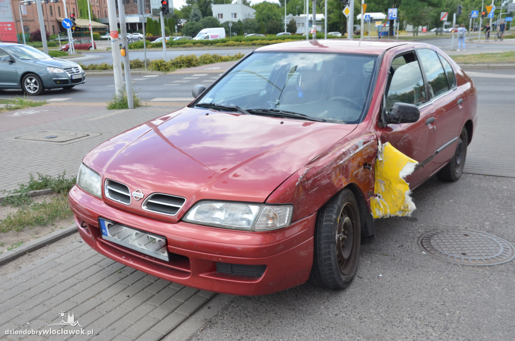Autubus MPK zderzył się z osobówką