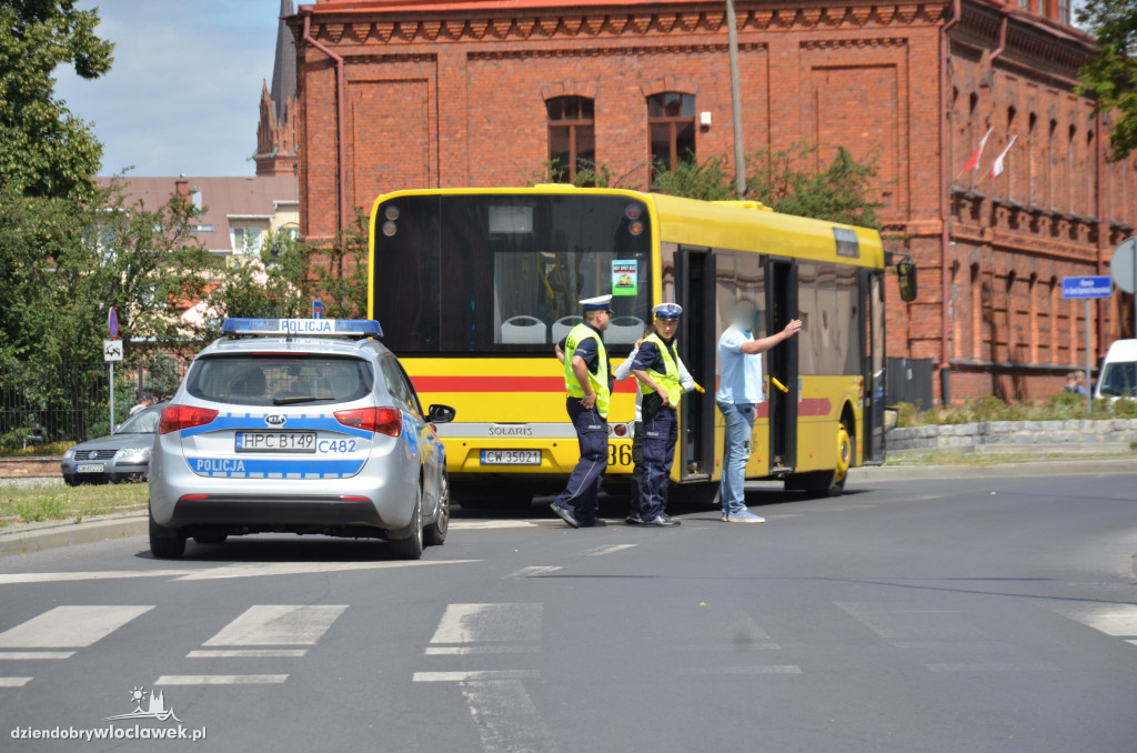 Autubus MPK zderzył się z osobówką