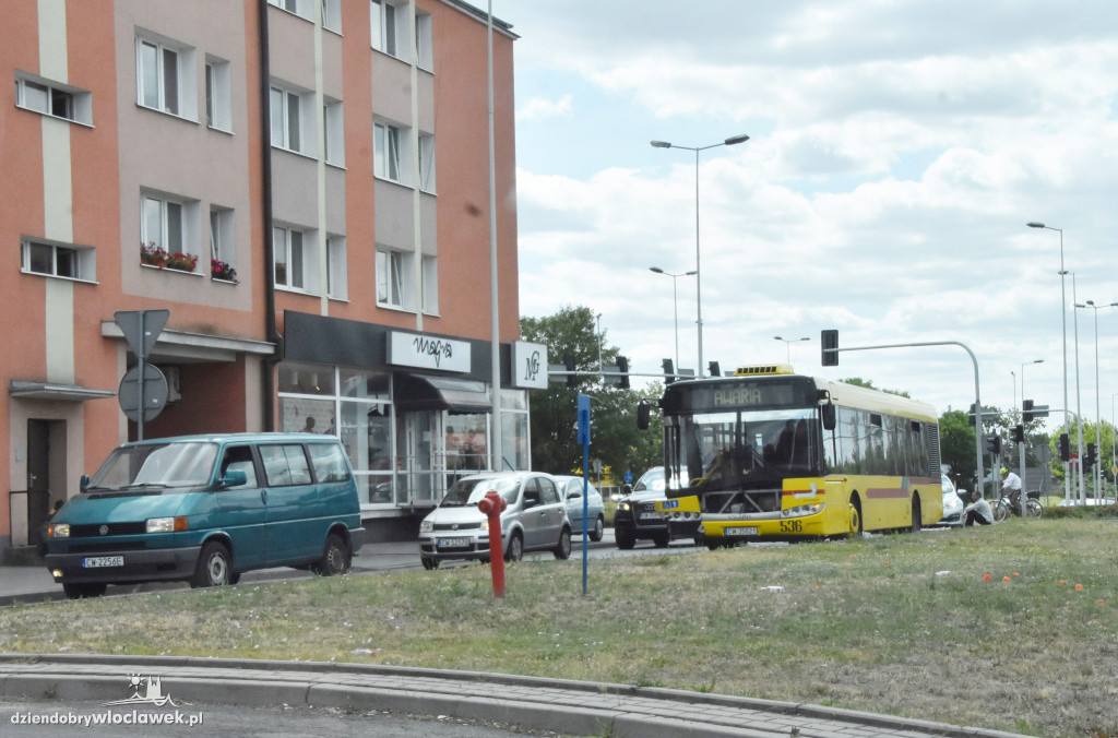 Autubus MPK zderzył się z osobówką