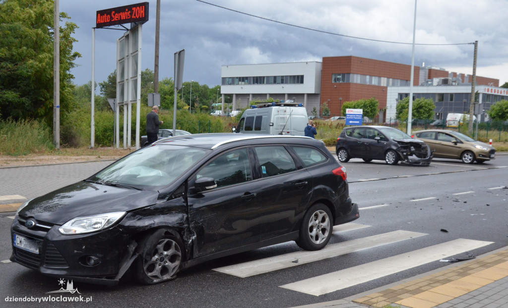 Na Toruńskiej zderzyły się 3 auta osobowe