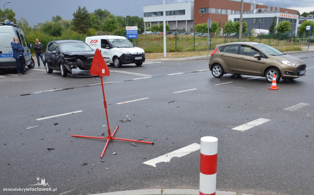 Na Toruńskiej zderzyły się 3 auta osobowe