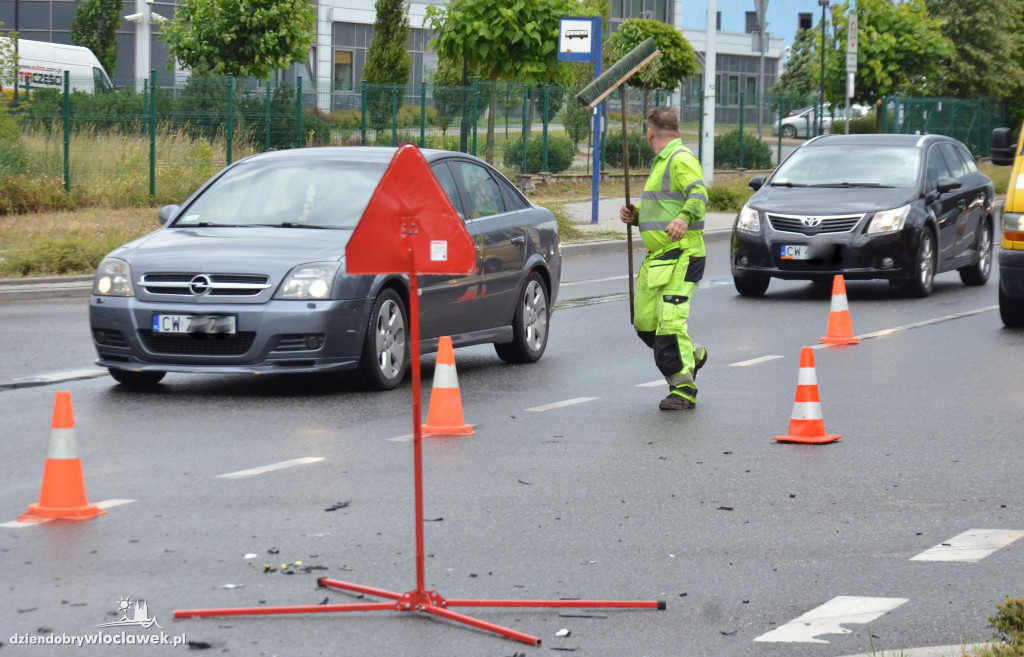 Na Toruńskiej zderzyły się 3 auta osobowe