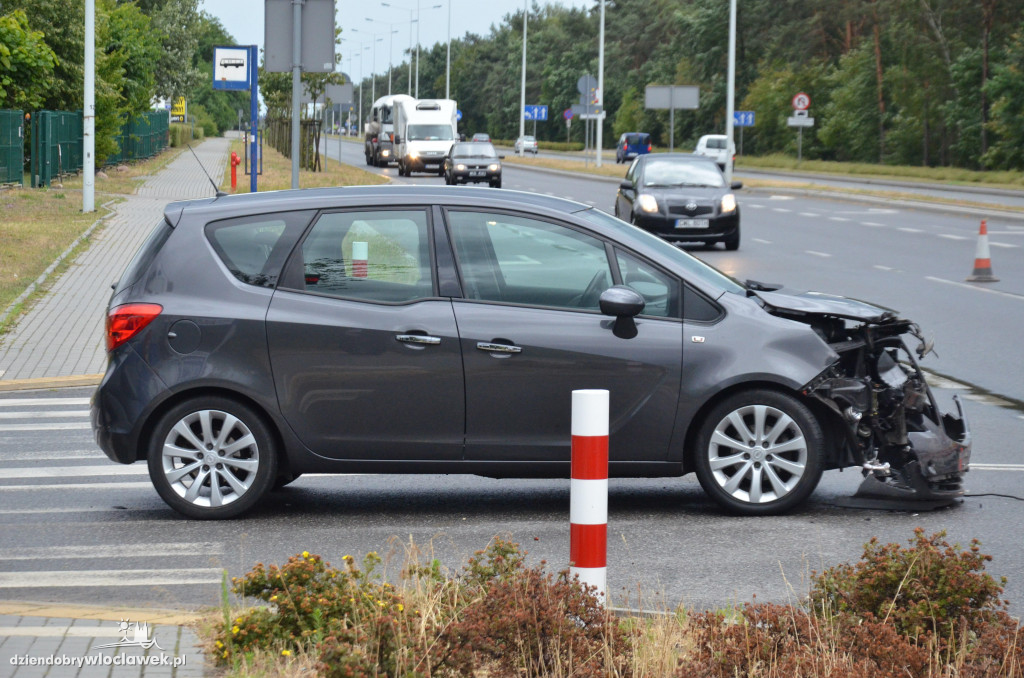Na Toruńskiej zderzyły się 3 auta osobowe