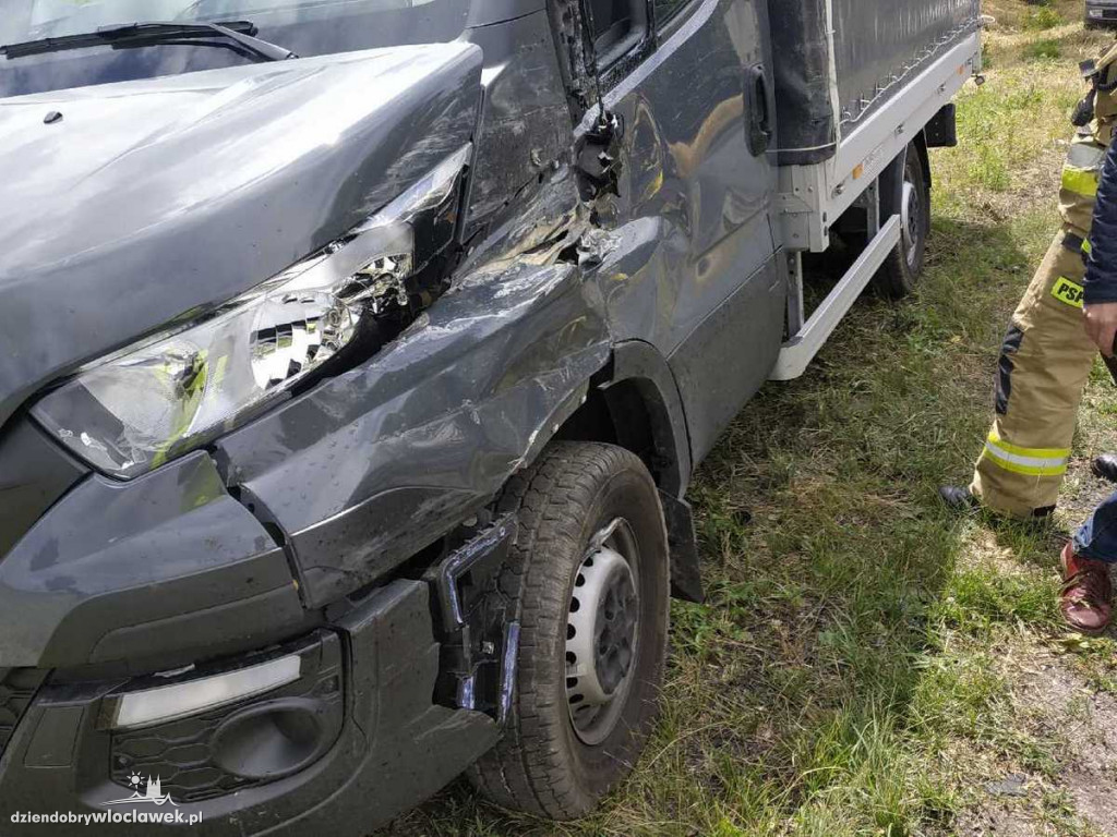 Ciężarówka uderzyła w dostawczaka