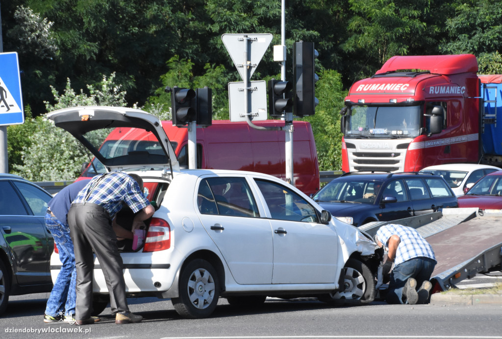 Kolizja 4 aut na głównym skrzyżowaniu