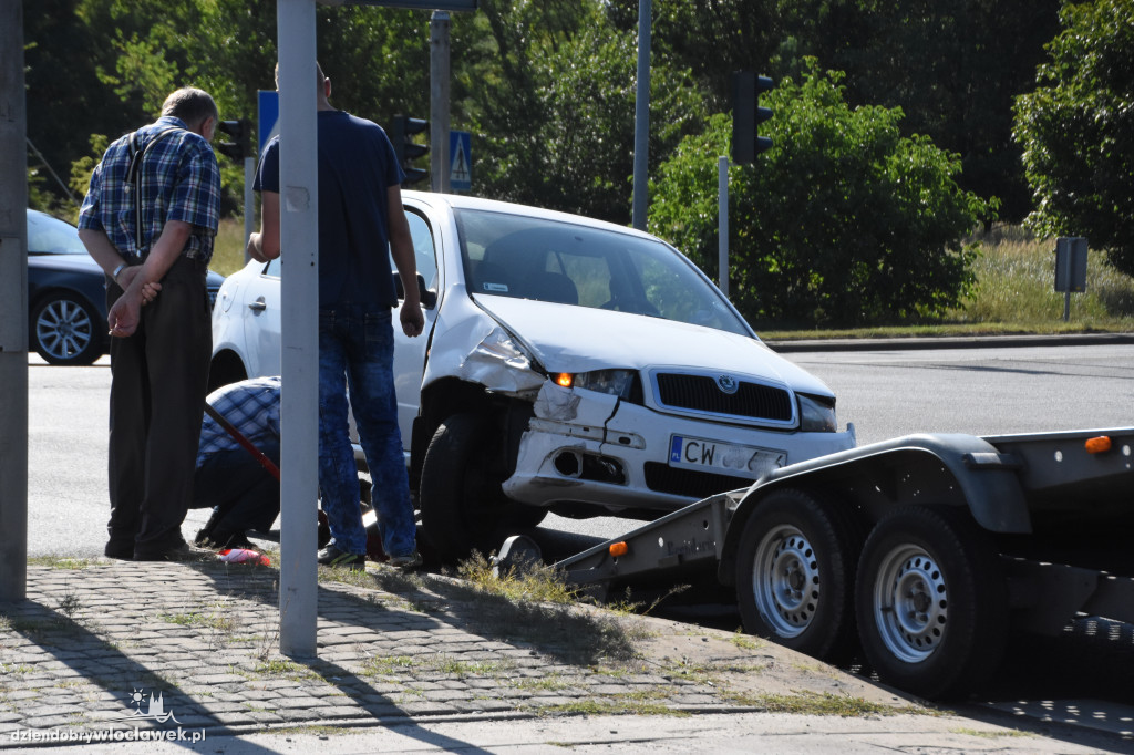 Kolizja 4 aut na głównym skrzyżowaniu