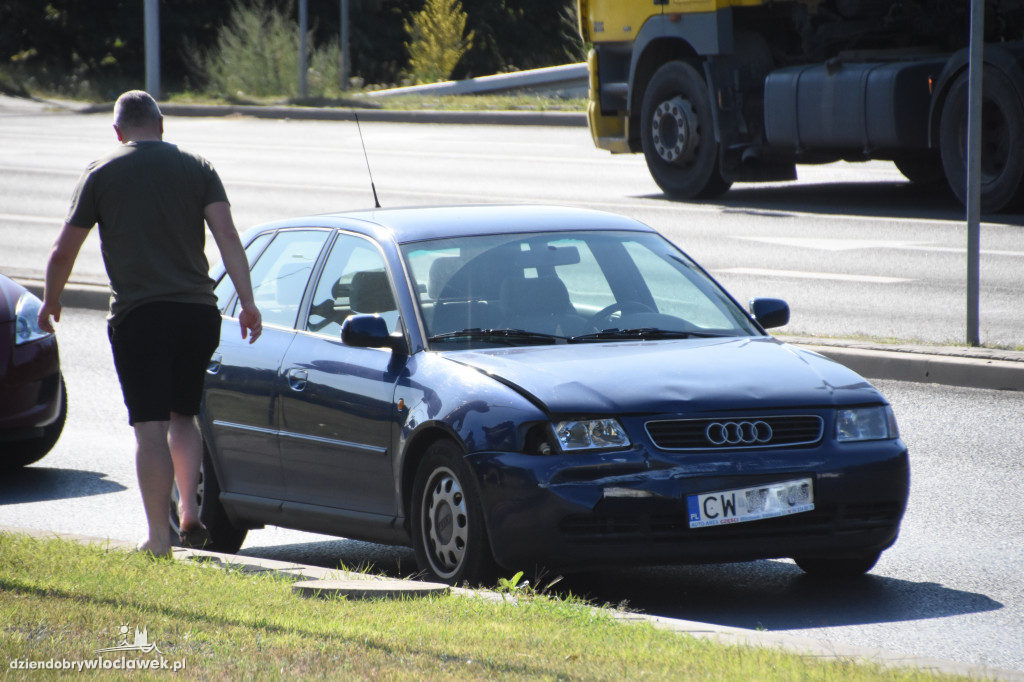 Kolizja 4 aut na głównym skrzyżowaniu