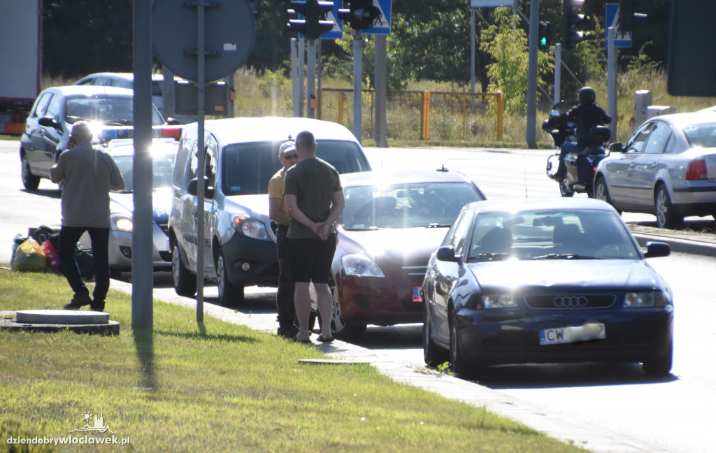 Kolizja 4 aut na głównym skrzyżowaniu