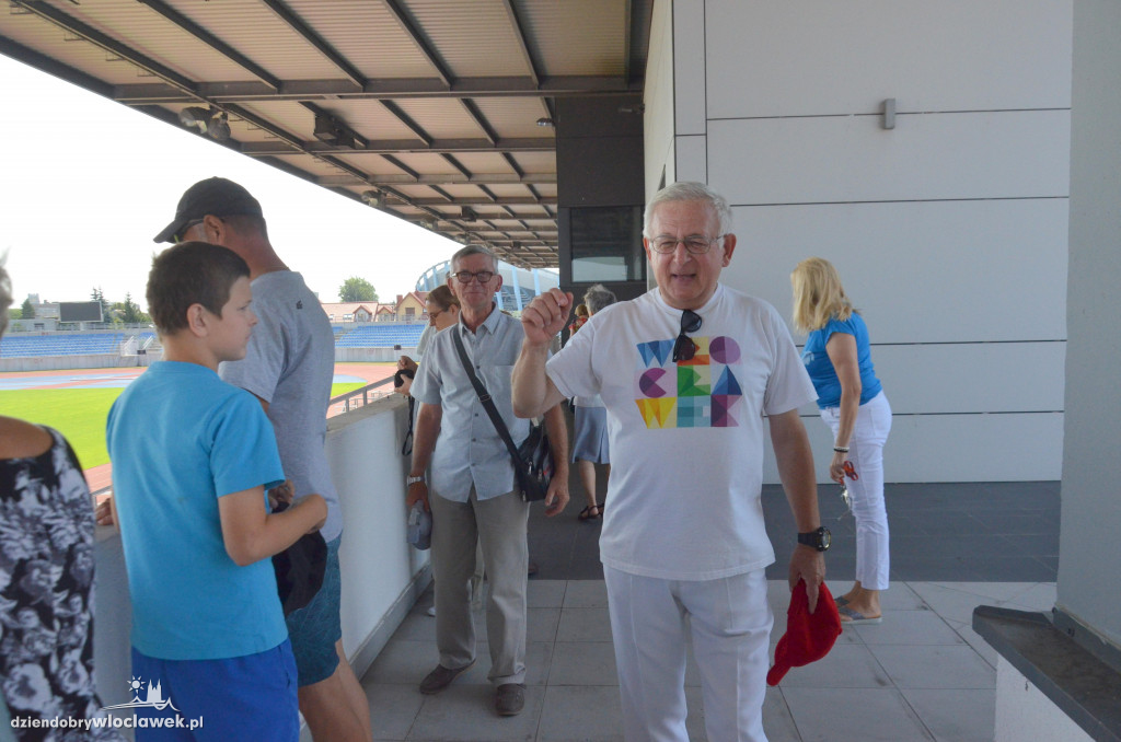Spacerek z przewodnikiem na stadion