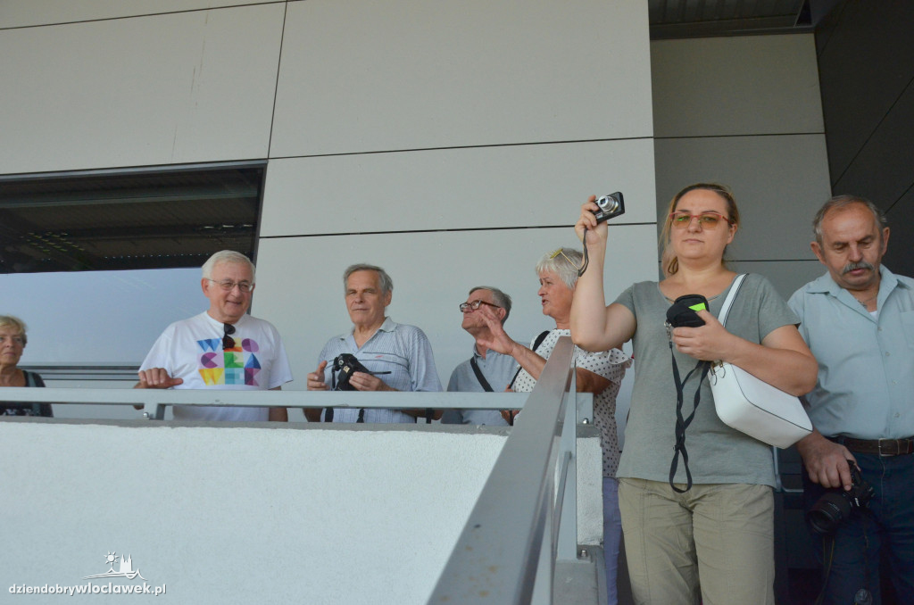 Spacerek z przewodnikiem na stadion