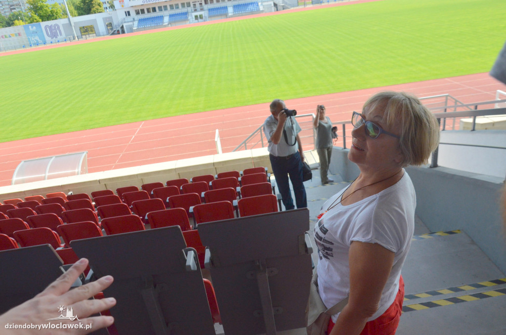 Spacerek z przewodnikiem na stadion