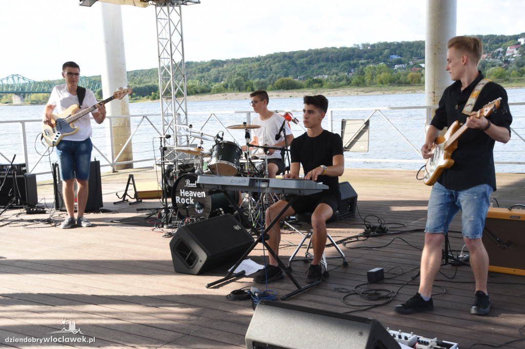 Scena na Wiśle - zespół Heaven Rock
