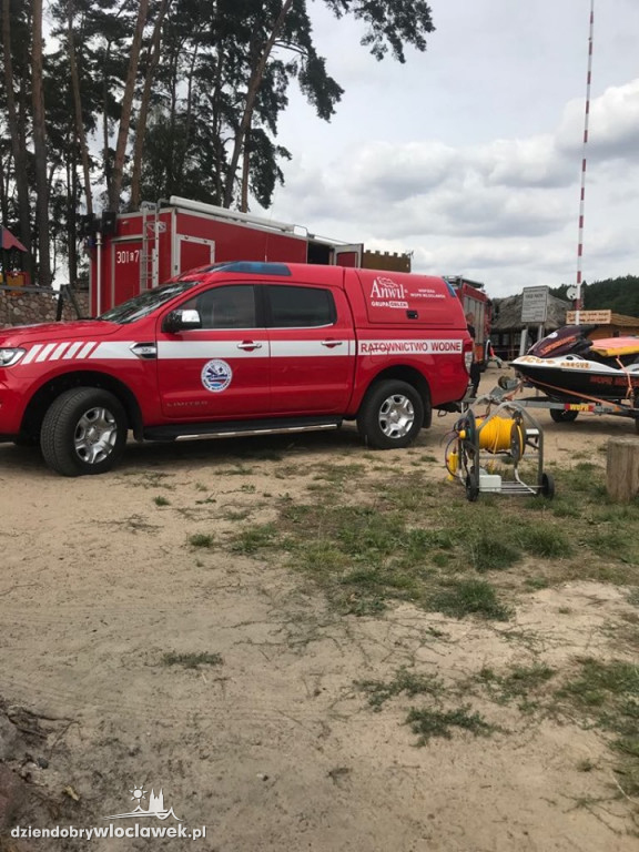Zatonął rower wodny z czworgiem ludzi