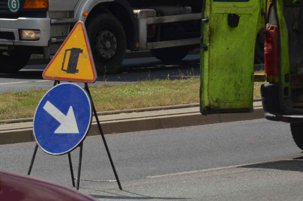 Ciężarówka wjechała w auto osobowe