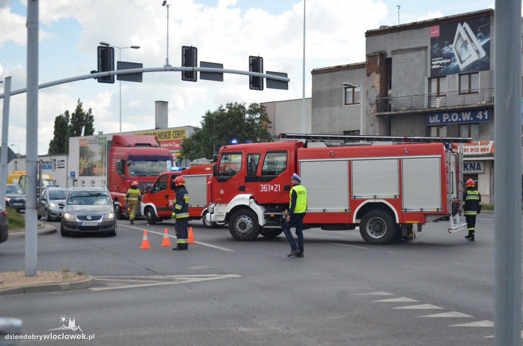 Ciężarówka wjechała w auto osobowe