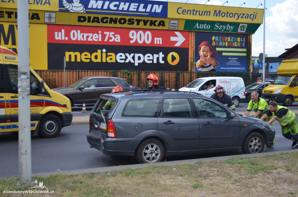 Ciężarówka wjechała w auto osobowe