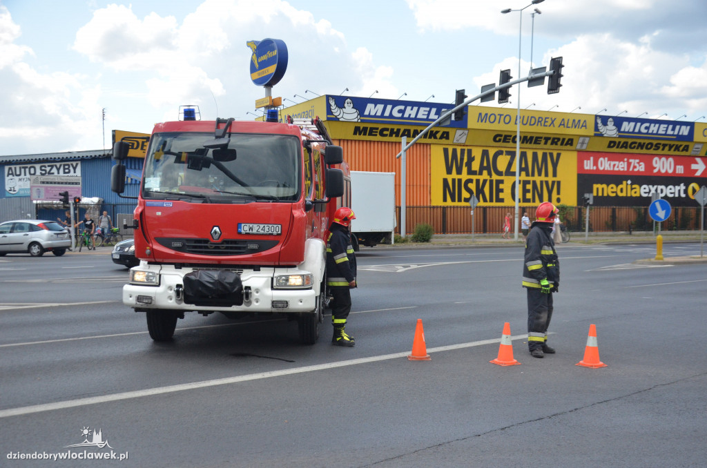 Ciężarówka wjechała w auto osobowe