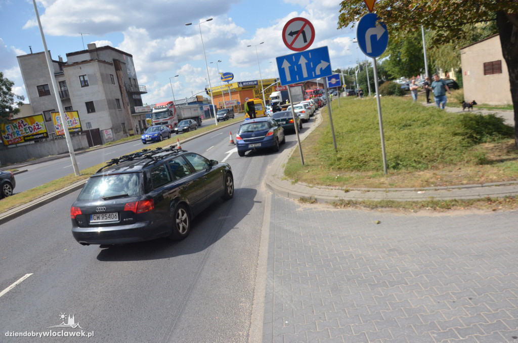 Ciężarówka wjechała w auto osobowe