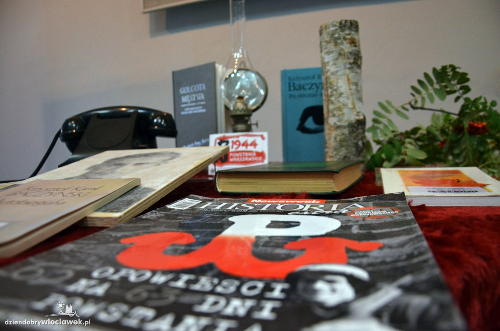 Kartka z Powstania w bibliotece