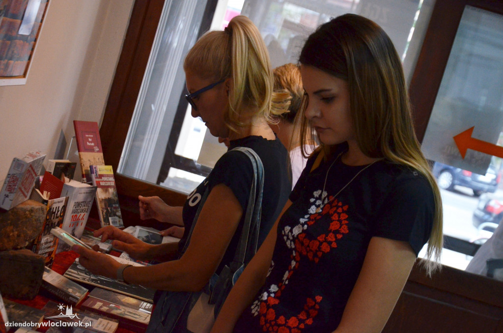 Kartka z Powstania w bibliotece