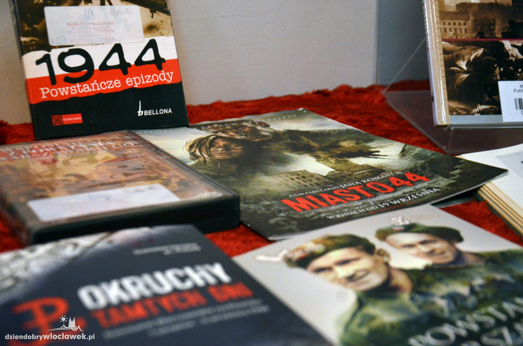 Kartka z Powstania w bibliotece