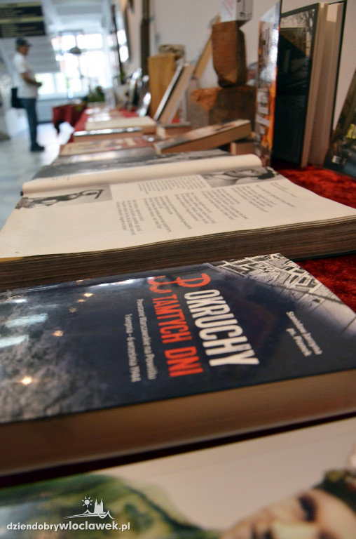 Kartka z Powstania w bibliotece