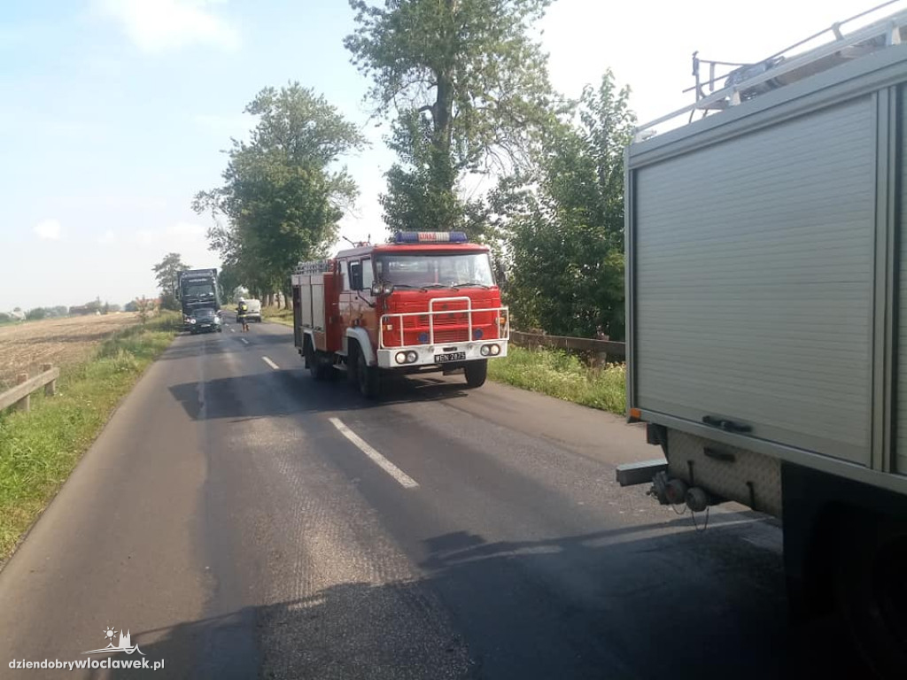 Zderzenie 3 aut na drodze wojewódzkiej