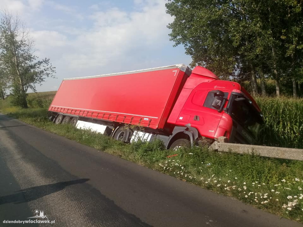 Zderzenie 3 aut na drodze wojewódzkiej