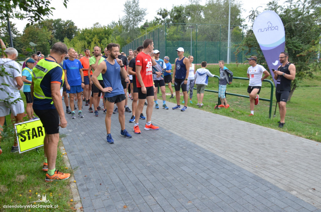 Parkrun w parku nad Zgłowiączką