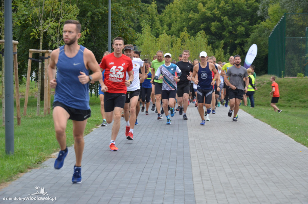 Parkrun w parku nad Zgłowiączką