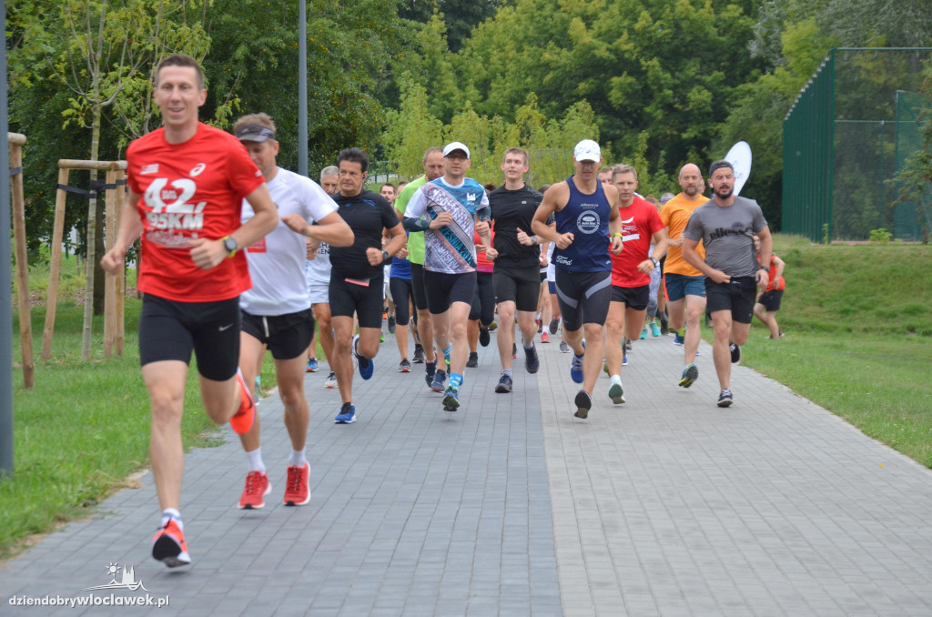 Parkrun w parku nad Zgłowiączką