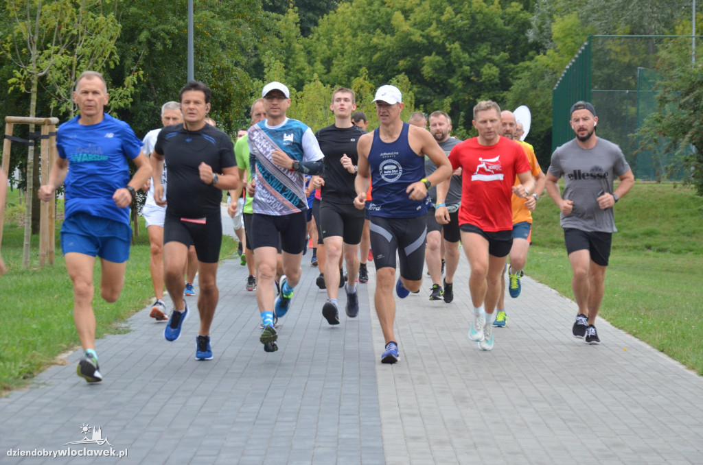 Parkrun w parku nad Zgłowiączką