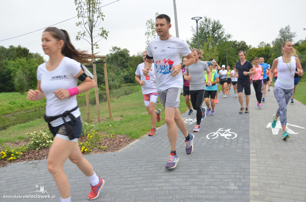 Parkrun w parku nad Zgłowiączką